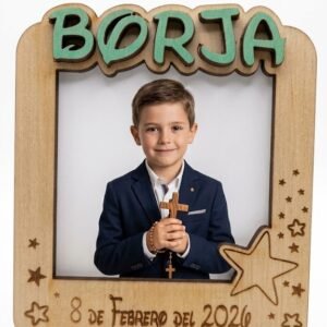 Marco imán de madera con nombre en relieve