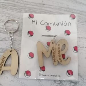 Llavero de madera con inicial y nombre